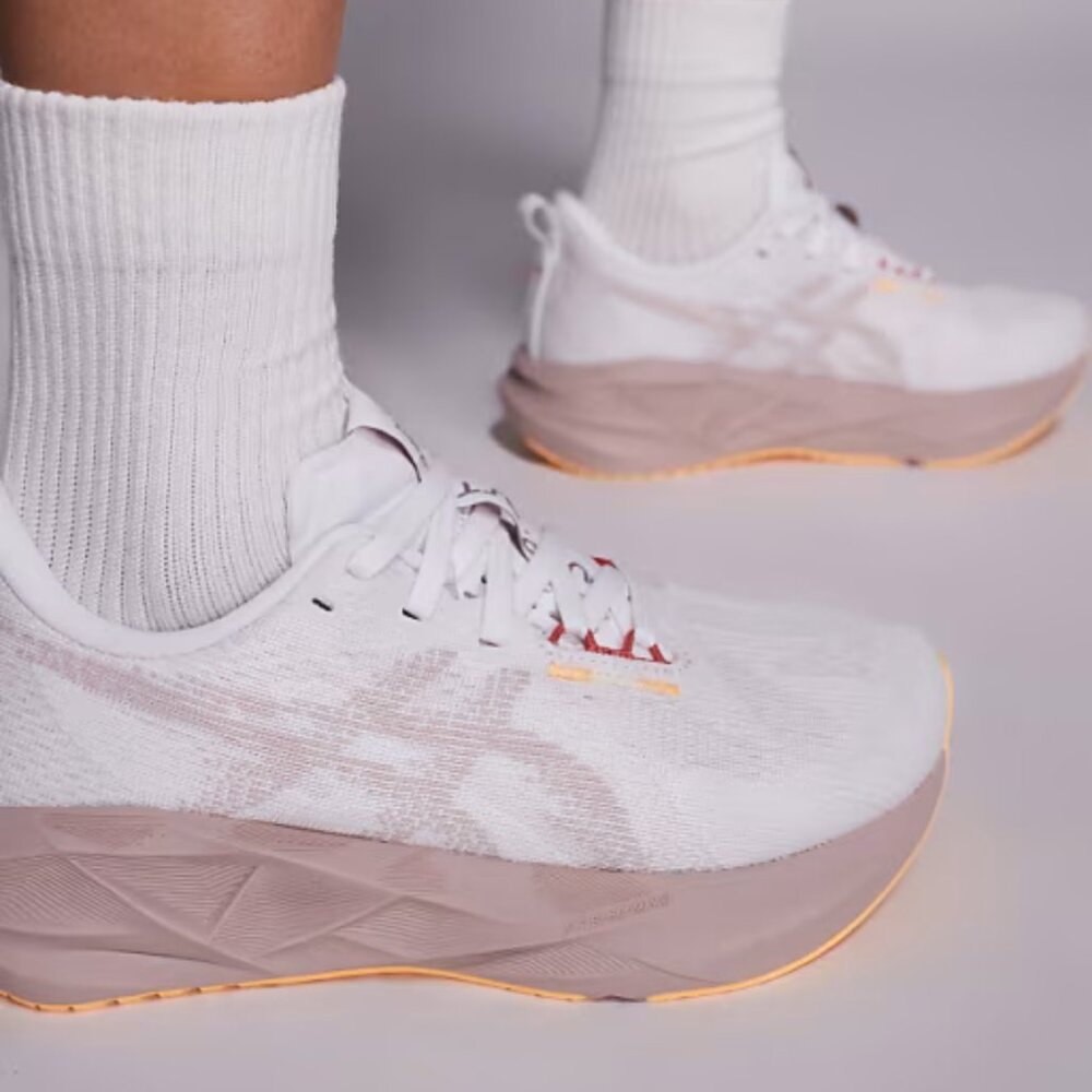 ASICS Women's Novablast 5 Wide Sneaker - Picture 1 of 8